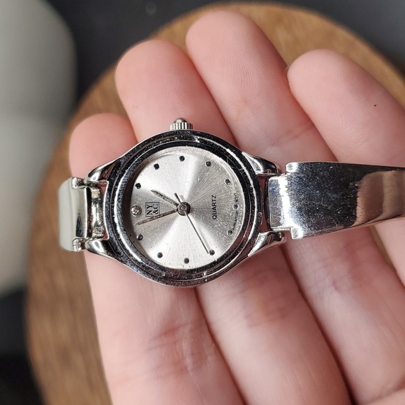 New york‎ and company Open framework watch B2809 needs batteries - Picture 1 of 3